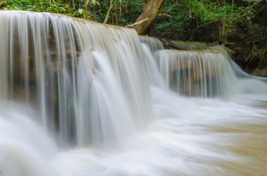 Derin yağmur ormanları orman şelale (Huay Mae Kamin Waterfall ben