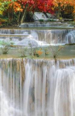 Derin yağmur ormanları orman şelale (Huay Mae Kamin Waterfall ben