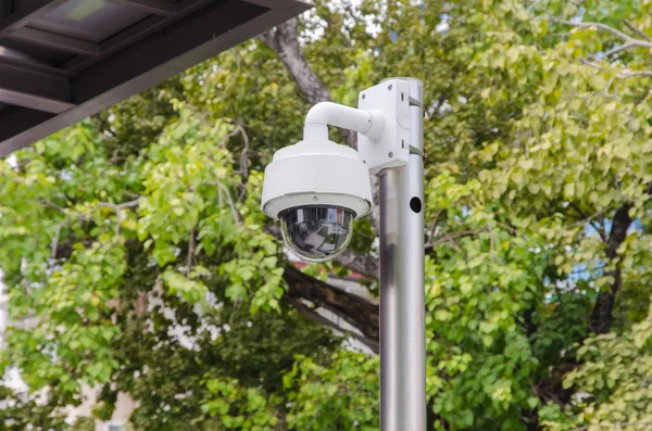 Cctv bewakingscamera en stedelijke video — Stockfoto