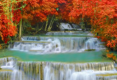 Derin yağmur ormanları orman şelale (Huay Mae Kamin Waterfall ben