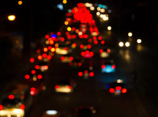 El tráfico nocturno en la carretera en la ciudad, Desenfoque de movimiento — Foto de Stock