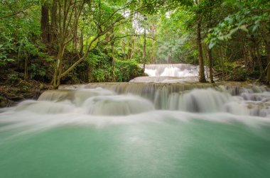 Derin yağmur ormanları orman şelale (Huay Mae Kamin Waterfall ben