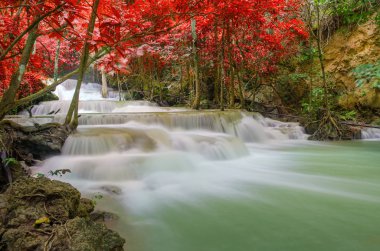 Derin yağmur ormanları orman şelale (Huay Mae Kamin Waterfall ben