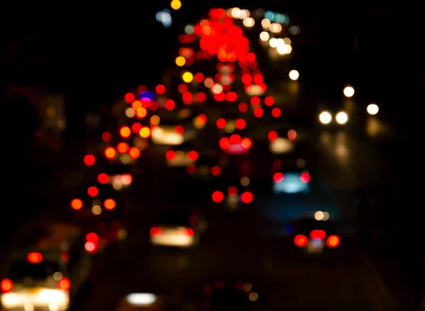 Abstenerse borrón bokeh de atasco de tráfico nocturno en la carretera en la ciudad — Foto de Stock
