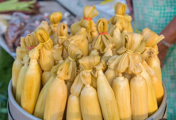 Fresh corn boil at market — Stock Photo, Image