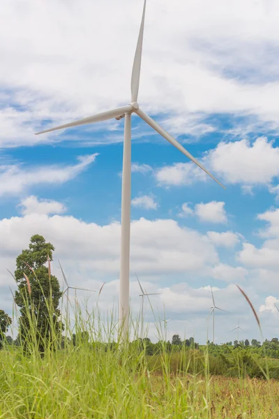 Energiebesparende in wind turbine boerderij — Stockfoto