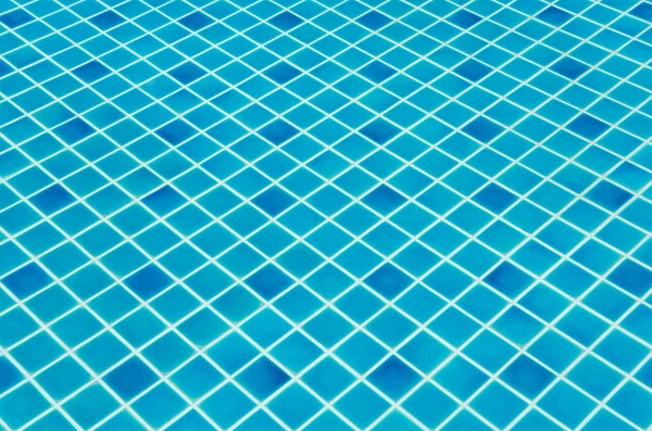 Água rasgada azul na piscina — Fotografia de Stock