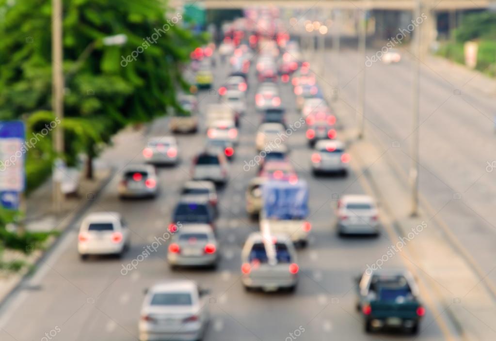 Desenfoque de movimiento del atasco de tráfico en la carretera en la