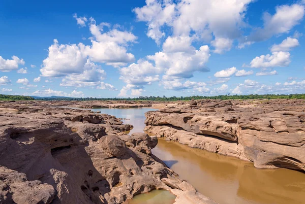 メコン川、ウボンラーチャターニー番目の岩の素晴らしいグランド ・ キャニオン — ストック写真