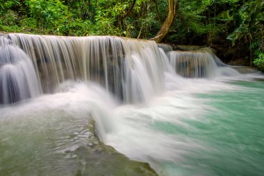 Derin yağmur ormanları orman şelale (Huay Mae Kamin Waterfall ben