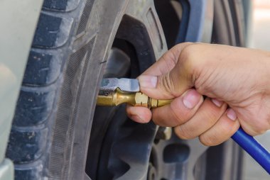 otomobil lastiği hava dolum