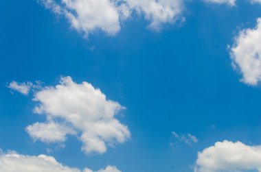 Bulutlu mavi gökyüzü arka plan için doğa