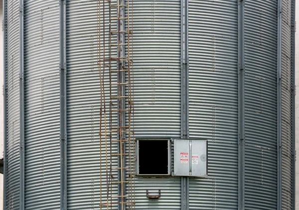 Pirinç fabrikası, fabrika süreci üretim hattında t depolama tankları — Stok fotoğraf