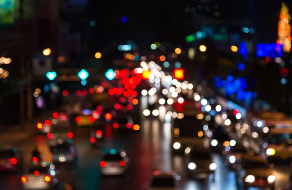 Abstém bokeh borrão de engarrafamento da noite na estrada na cidade — Fotografia de Stock