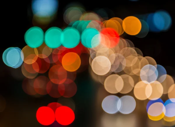 Abstém bokeh borrão de engarrafamento da noite na estrada na cidade — Fotografia de Stock