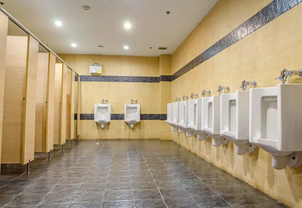 Toilettes publiques pour hommes — Photo