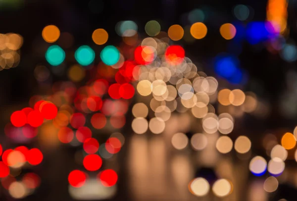 在城市道路上抽象模糊散景的晚上交通堵塞 — 图库照片