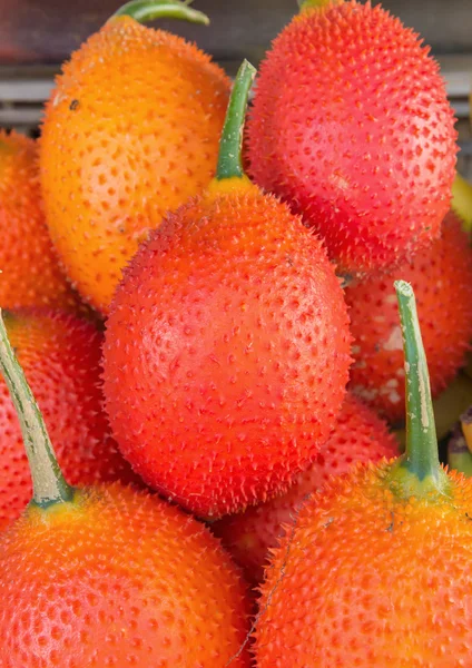 Fruits rouges gac sain sur le marché thaïlandais — Photo