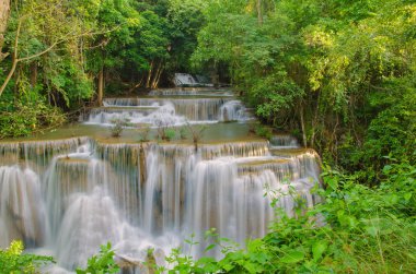 Derin yağmur ormanları orman şelale (Huay Mae Kamin Waterfall ben