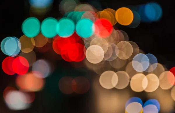 在城市道路上抽象模糊散景的晚上交通堵塞 — 图库照片