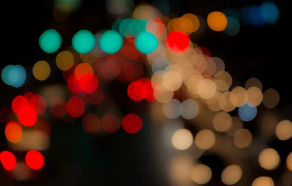 Abstém bokeh borrão de engarrafamento da noite na estrada na cidade — Fotografia de Stock