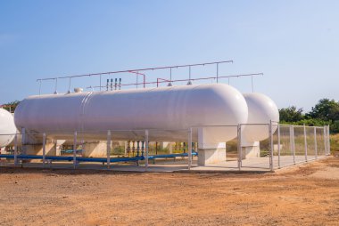 Doğal gaz depolama tankları sanayi tesisi.