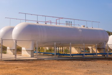 Doğal gaz depolama tankları sanayi tesisi.