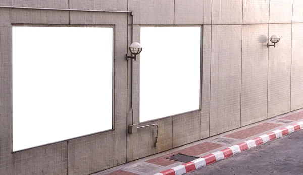 Prázdné billboard na wall Streetu budovy — Stock fotografie