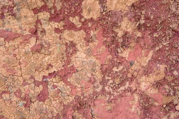 背景の赤い乾燥した土壌テクスチャの上から見る — ストック写真