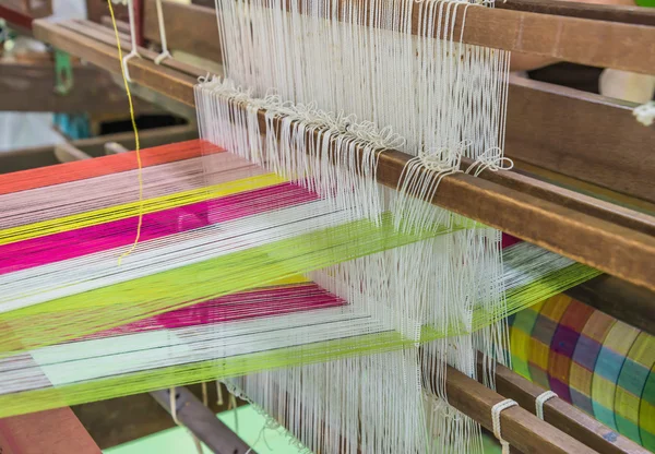 Weaving loom and shuttle on the warp. — Stock Photo, Image