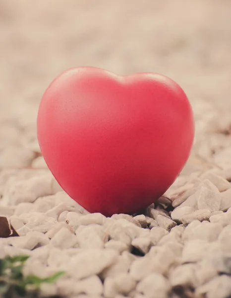 Corazón del amor en el día de San Valentín en piedra . —  Fotos de Stock