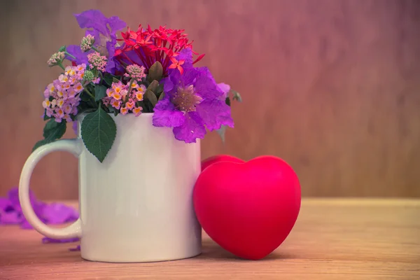 Corazón de amor en San Valentín en madera . —  Fotos de Stock