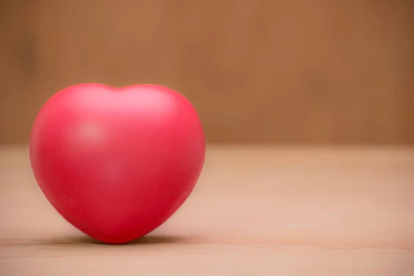 Corazón de amor en San Valentín en madera . —  Fotos de Stock