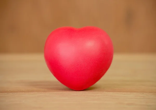 Corazón de amor en San Valentín en madera . —  Fotos de Stock