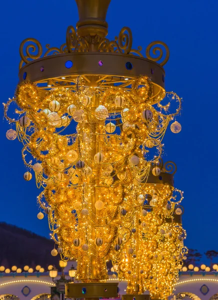 Hermosa decoración de iluminación Vintage en el crepúsculo — Foto de Stock