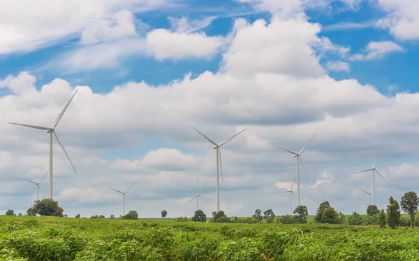 Energiebesparende in wind turbine boerderij — Stockfoto