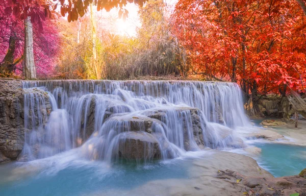 Waterfall in rain forest (Tat Kuang Si Waterfalls at Luang praba — Stock Photo, Image