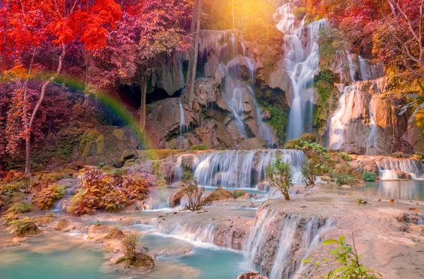 Waterfall in rain forest (Tat Kuang Si Waterfalls at Luang praba — Stock Photo, Image