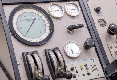 Kontrol panelinde bir kokpit aletleri ekipmanları ile