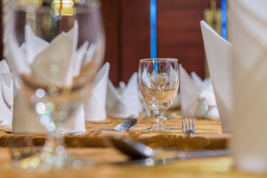 Elegance gözlük masada yemek oda kurmak.