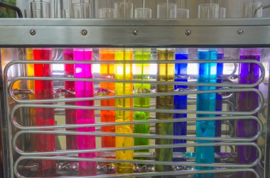 Bilimsel Aracı tarafından boyama ile ipek konu