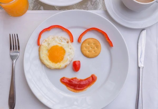 Щасливе обличчя Смаження Яйця сніданок — стокове фото
