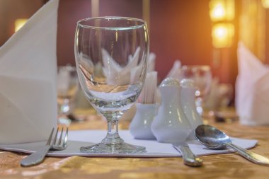 Elegance gözlük masada yemek oda kurmak