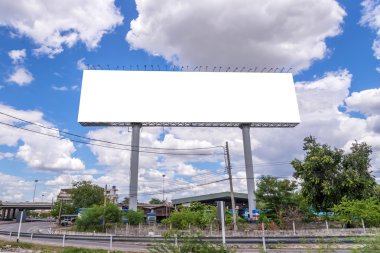 city view geçmişi olan yolda büyük boş Pano