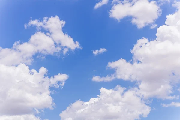 Cielo azul con nubes —  Fotos de Stock