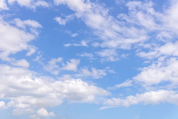 Blauer Himmel mit Wolken Natur für Hintergrund — Stockfoto