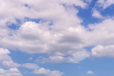 Bulutlu mavi gökyüzü arka plan için doğa