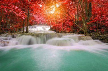 Derin yağmur ormanları orman şelale (Huay Mae Kamin Waterfall ben