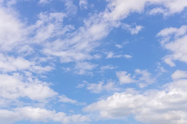 Blauer Himmel mit Wolken Natur für Hintergrund — Stockfoto