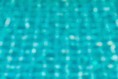 güneşli yansımaları ile mavi Yüzme Havuzu